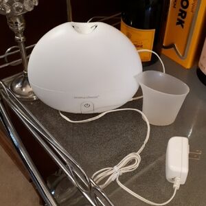 Saje White Aroma Breeze Diffuser